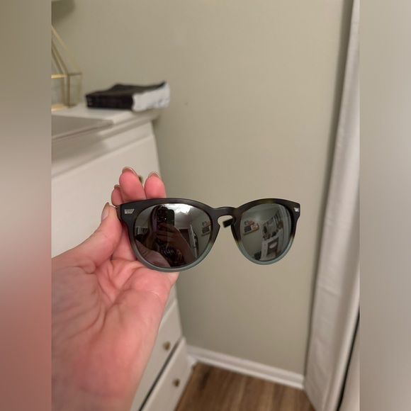 Costa Del Mar women’s sunglasses - Picture 1 of 8